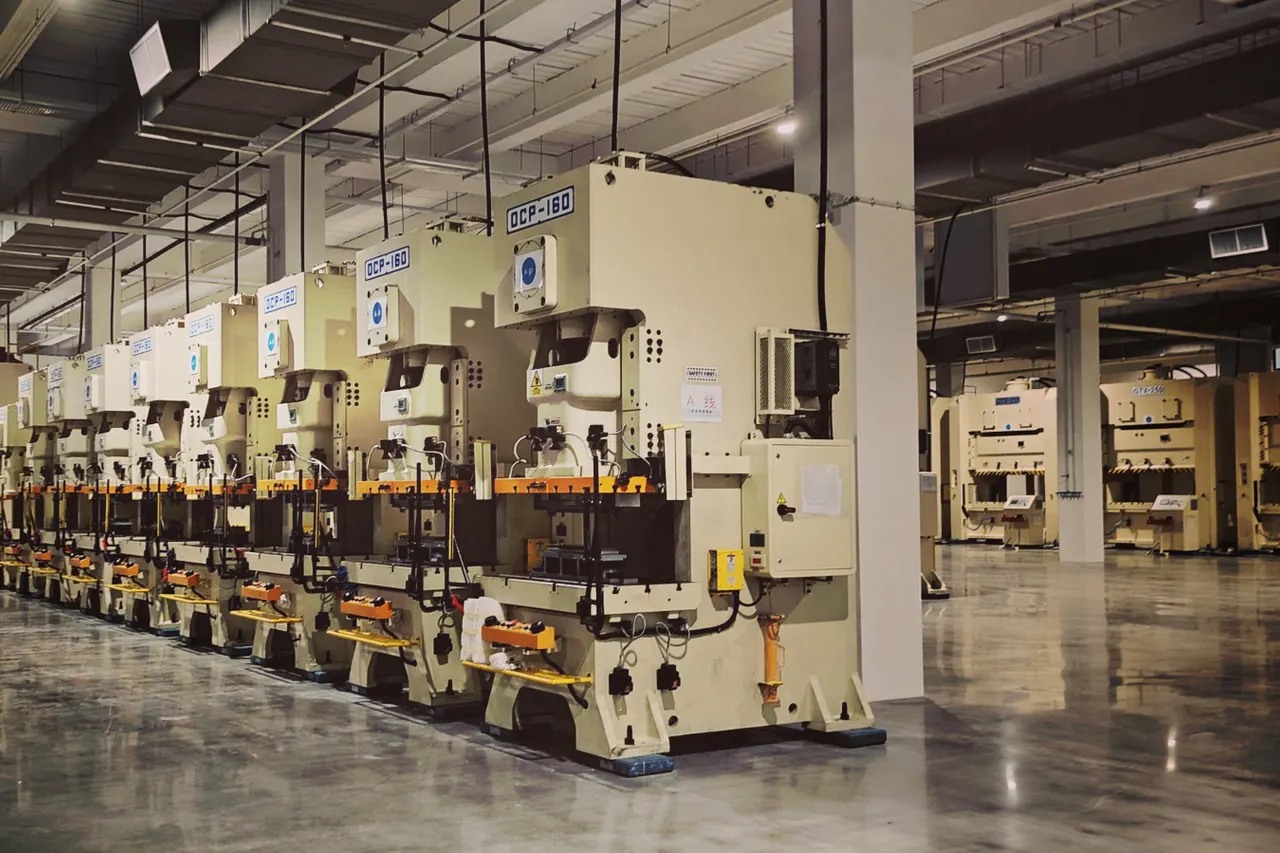 Equipamentos e instalações de uma unidade industrial